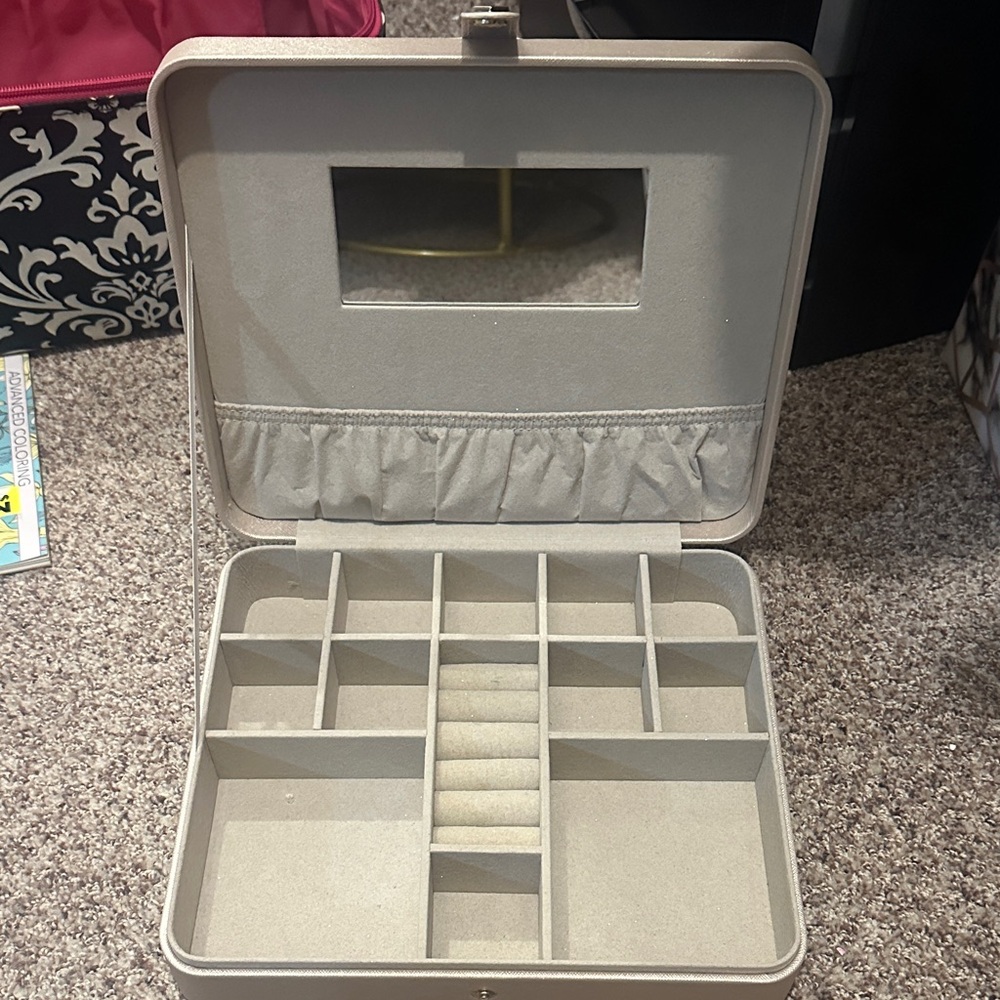 Jewelry box